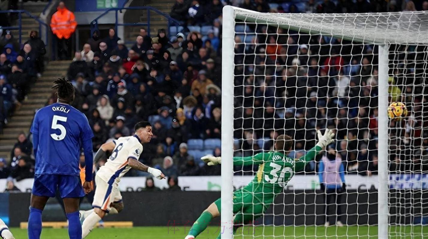 蓝军门神高难度神扑!5救险封杀皇马 逼近欧冠纪录